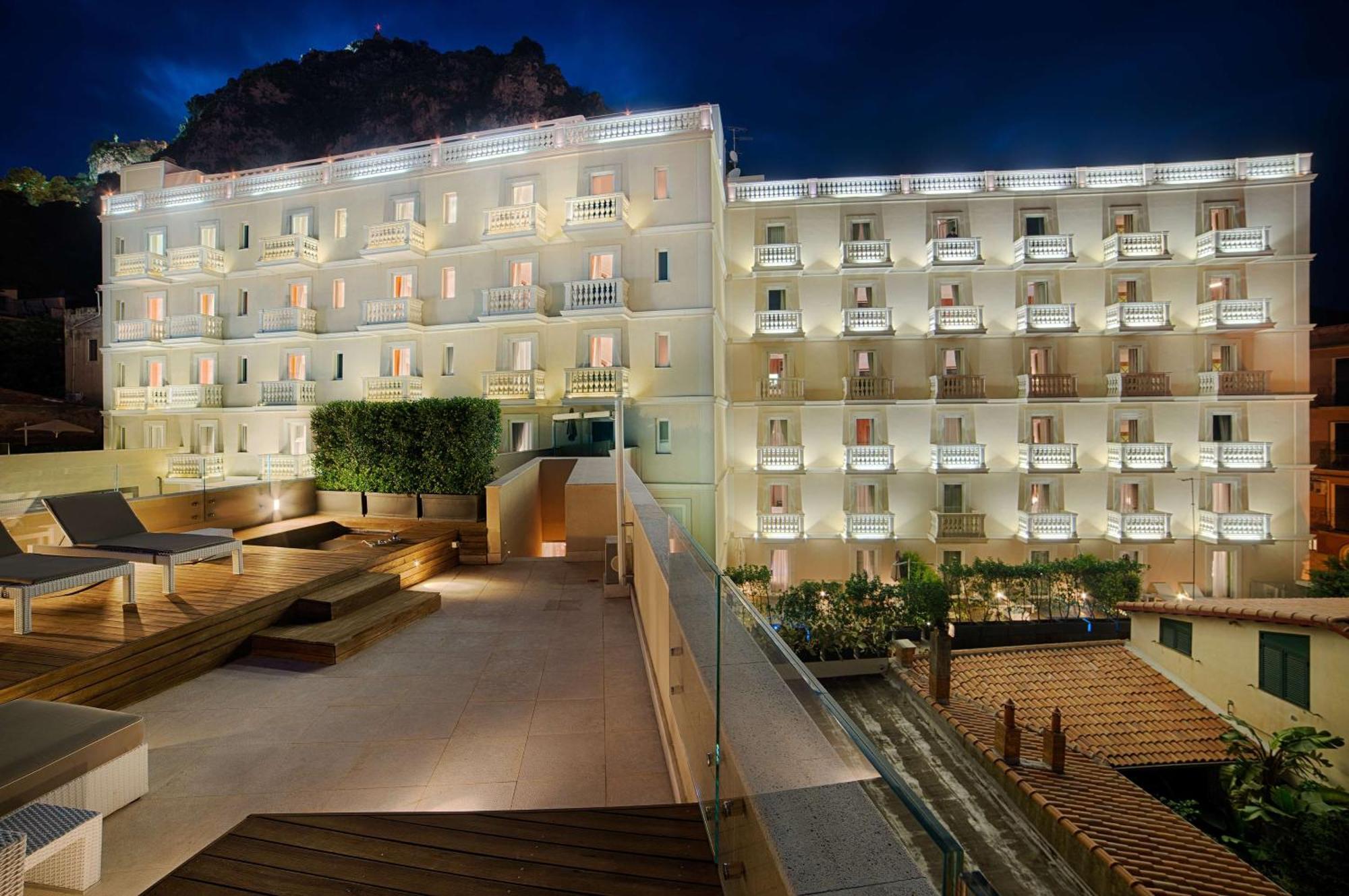 เอ็น เอช ค็อลเลคชั่น ทอร์มิน่า Hotel ตาออร์มินา ภายนอก รูปภาพ